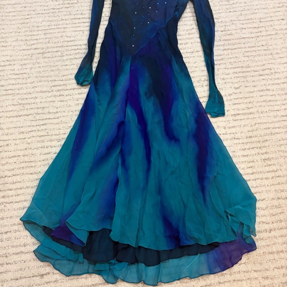 ✨ Original Nine Sinatra Songs Dress — Designer: Oscar de la Renta - Picture 3 of 10